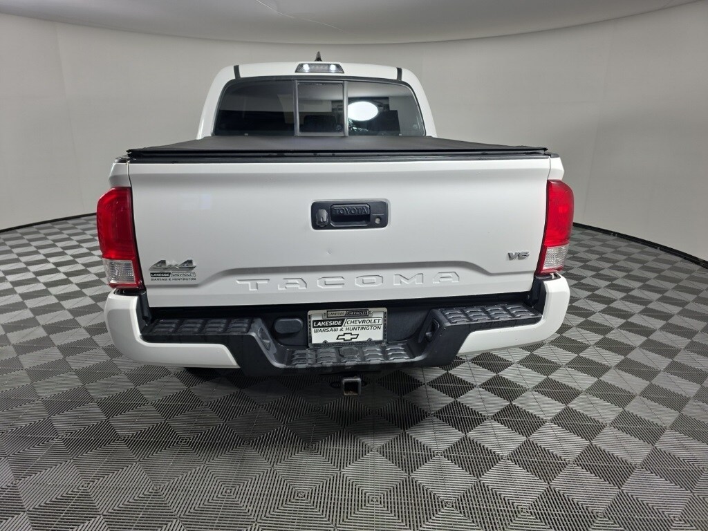 2016 Toyota Tacoma SR5 Double Cab 4x4 photo 4