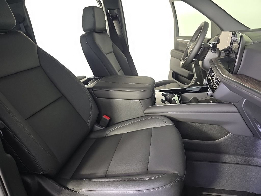 2026 Chevrolet Suburban LT - Photo 37