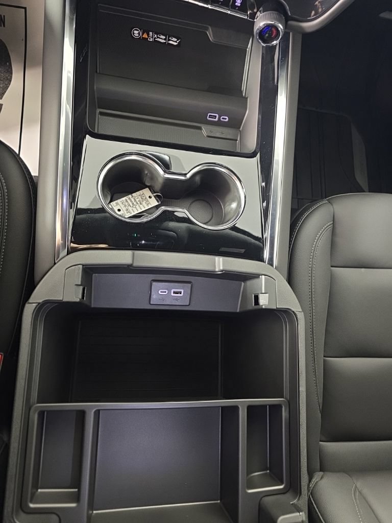2026 Chevrolet Suburban LT - Photo 22