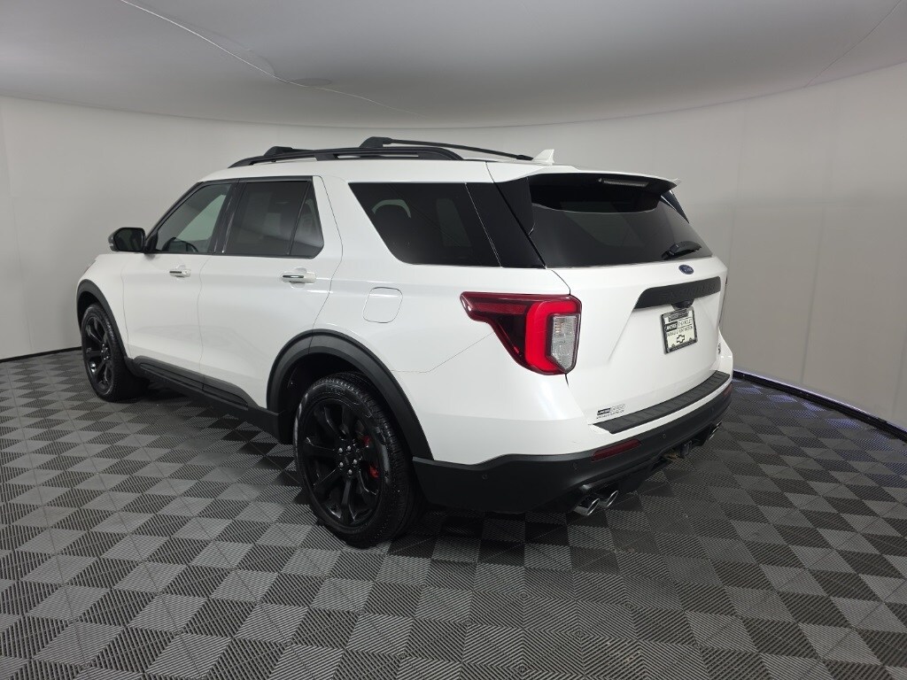 2022 Ford Explorer ST photo 2