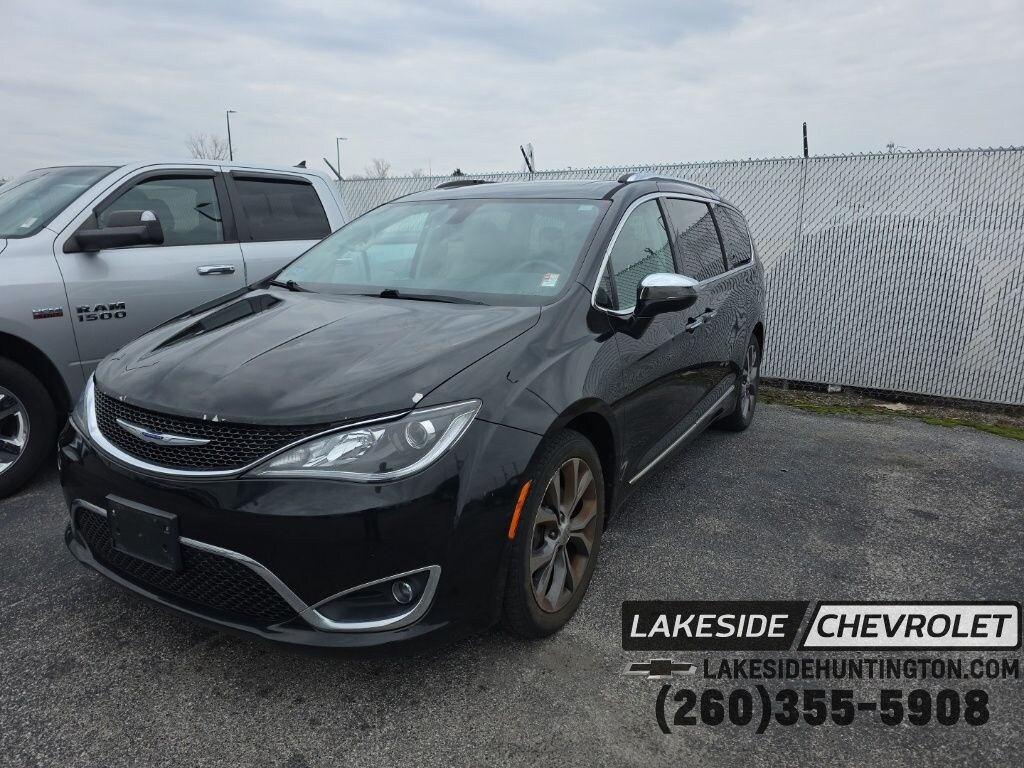 Used 2017 Chrysler Pacifica Limited Minivan/Van