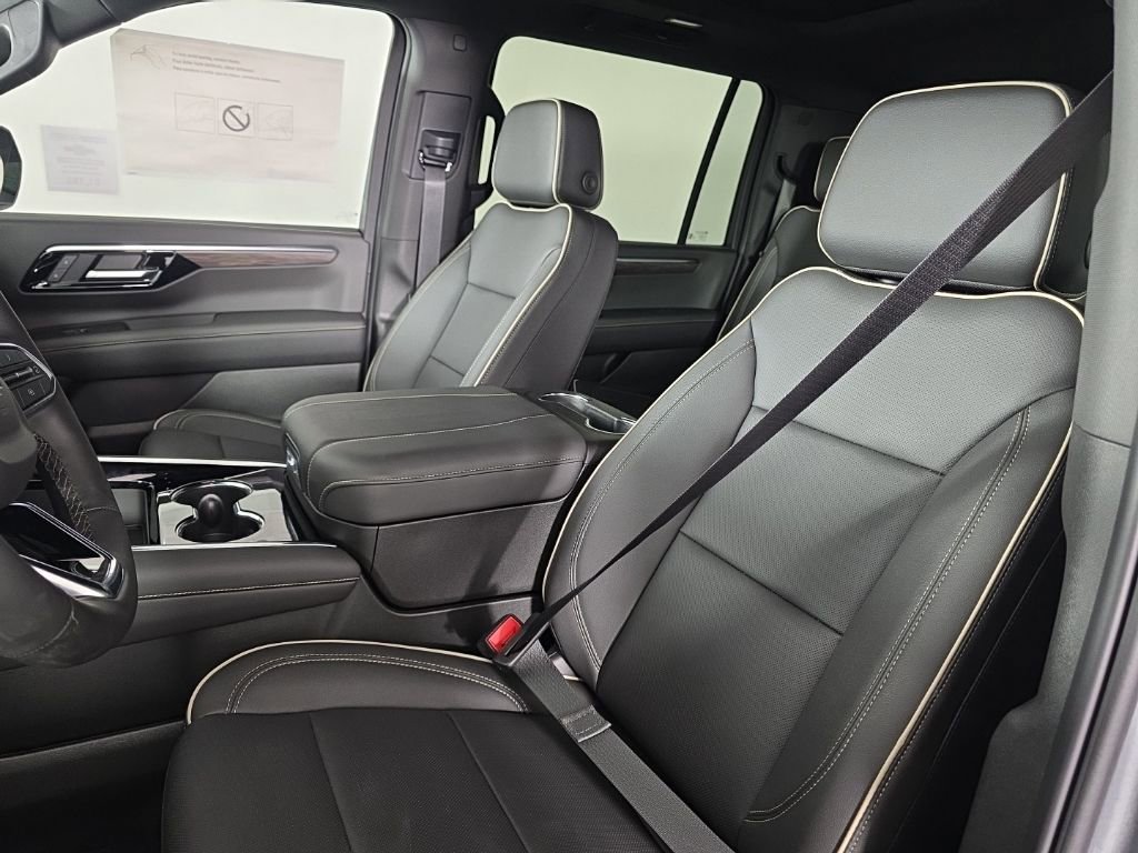 2025 Chevrolet Suburban Premier - Photo 16