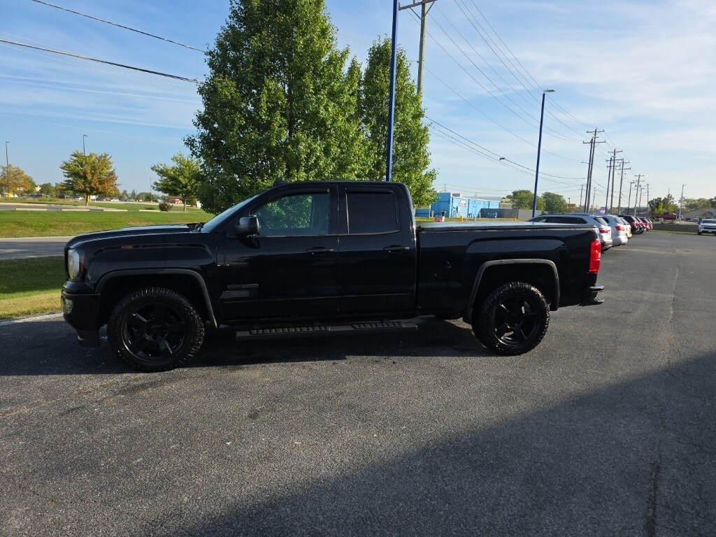 2017 Gmc Sierra 1500 SLE photo 2