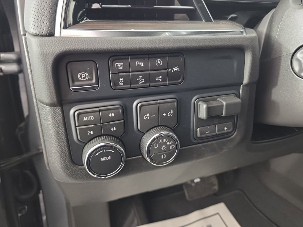 2025 Chevrolet Suburban Premier - Photo 15