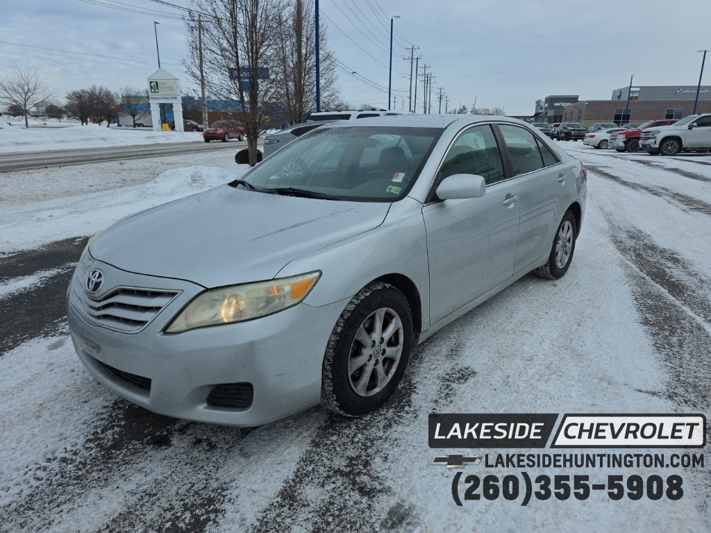 2011 Toyota Camry LE's photo