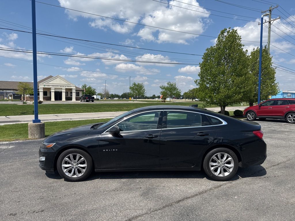 Used 2019 Chevrolet Malibu 1LT with VIN 1G1ZD5ST8KF194995 for sale in Huntington, IN