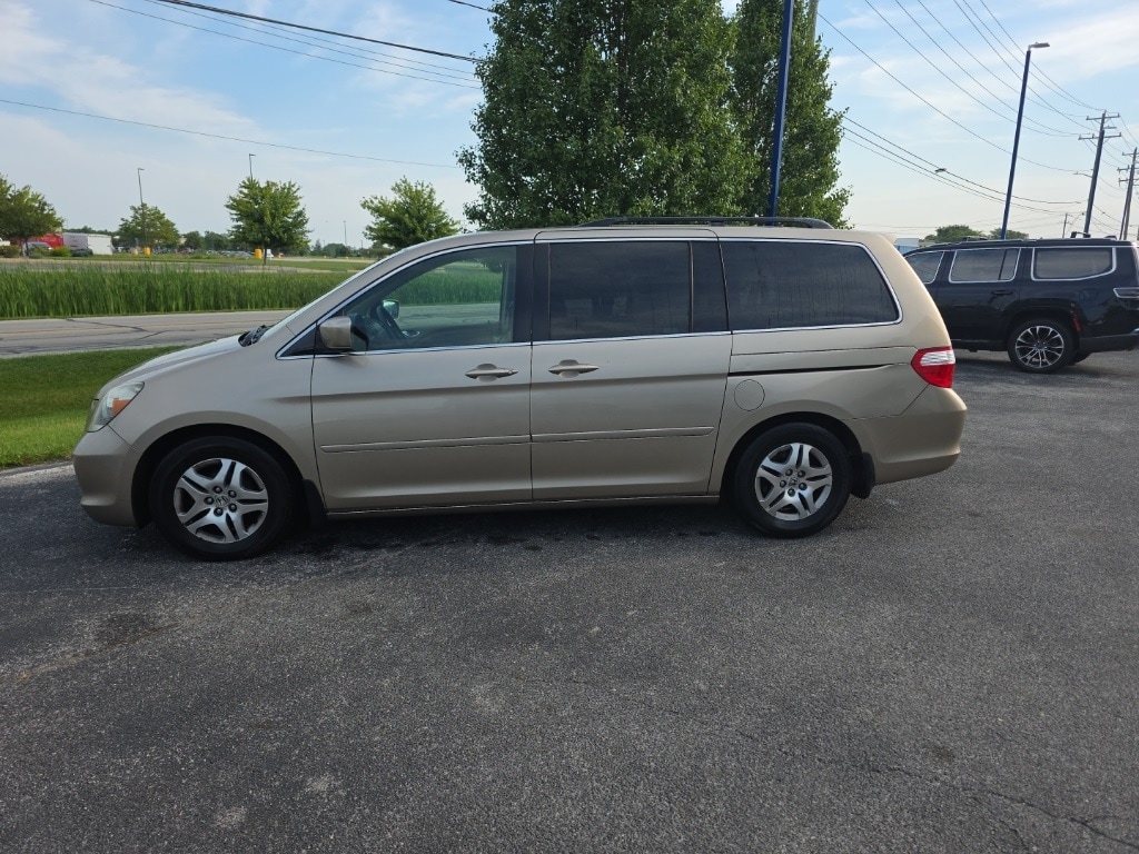 Used 2005 Honda Odyssey EX with VIN 5FNRL38495B402406 for sale in Huntington, IN