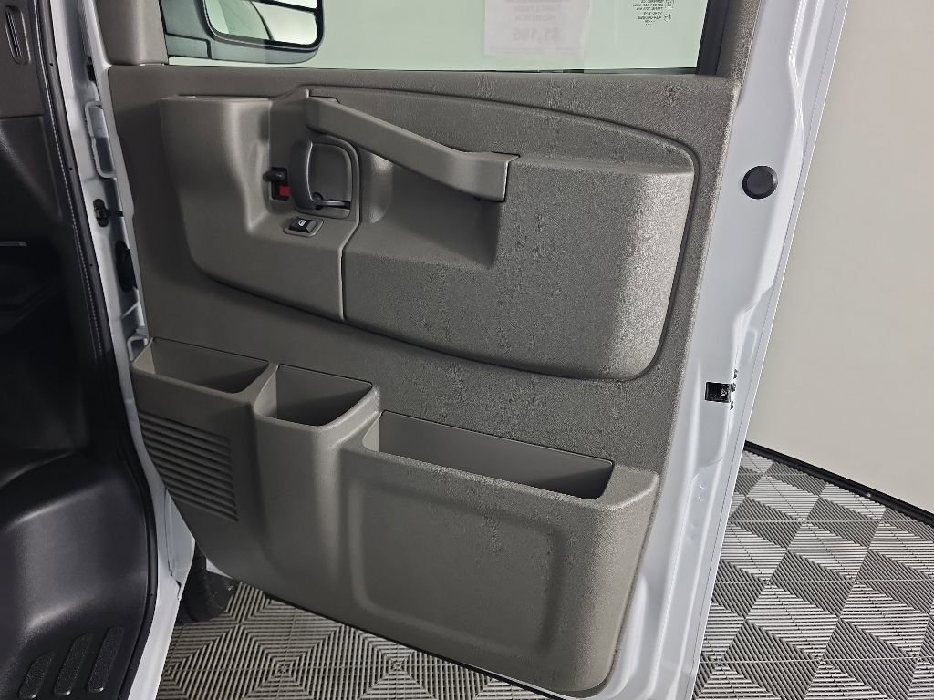 2026 Chevrolet Express Cargo Work Van - Photo 29