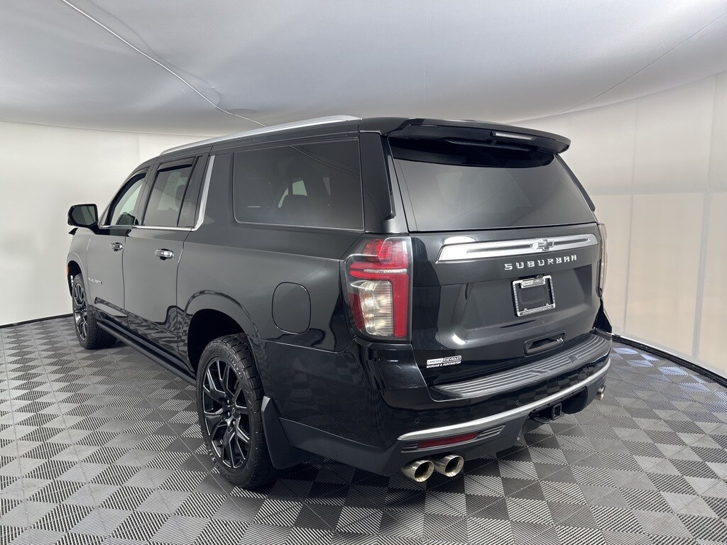 2023 Chevrolet Suburban High Country photo 2