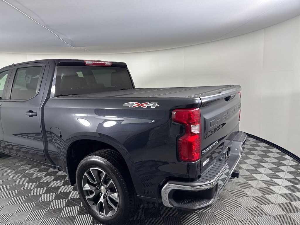 2024 Chevrolet Silverado 1500 LT photo 2