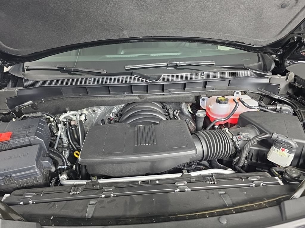 2026 Chevrolet Suburban LT - Photo 9