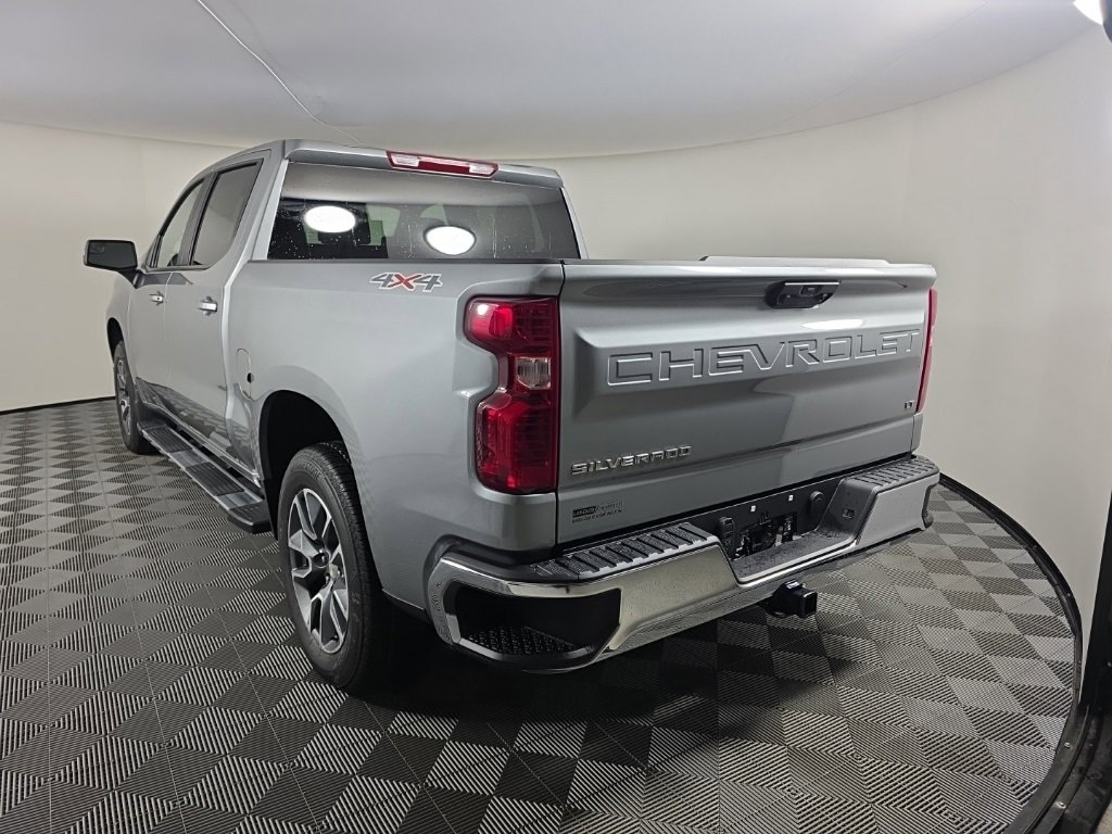 2026 Chevrolet Silverado 1500 LT photo 2