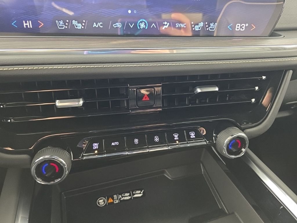 2025 Chevrolet Suburban Premier - Photo 21