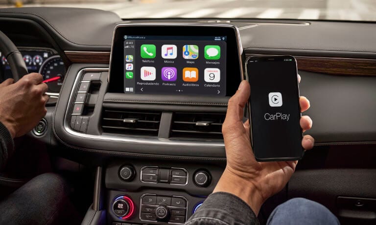 2022 Chevy Tahoe interior infotainment Apple CarPlay