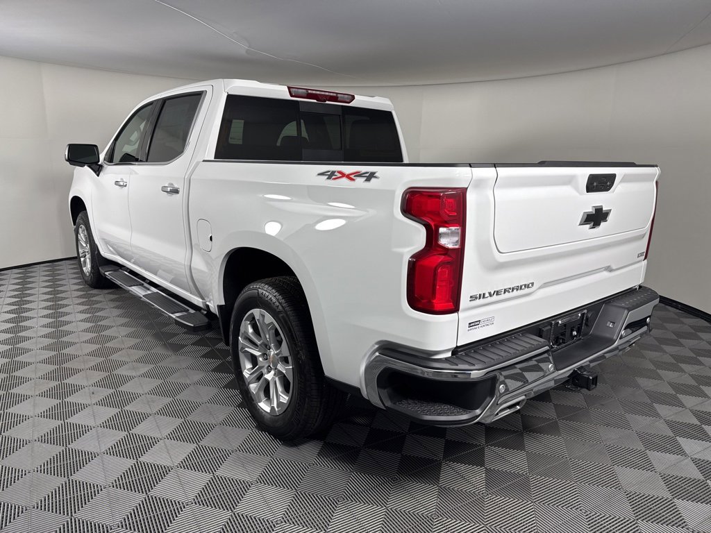 2025 Chevrolet Silverado 1500 LTZ photo 3