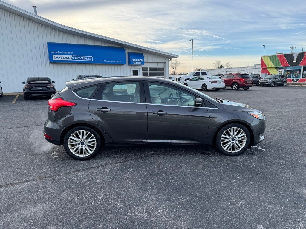 2016 Ford Focus Titanium photo 2