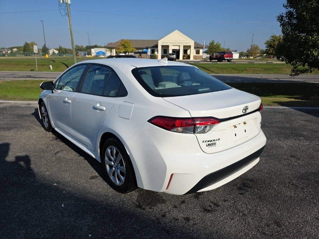 2022 Toyota Corolla LE photo 3