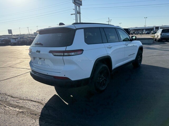 2024 Jeep Grand Cherokee Altitude photo 2