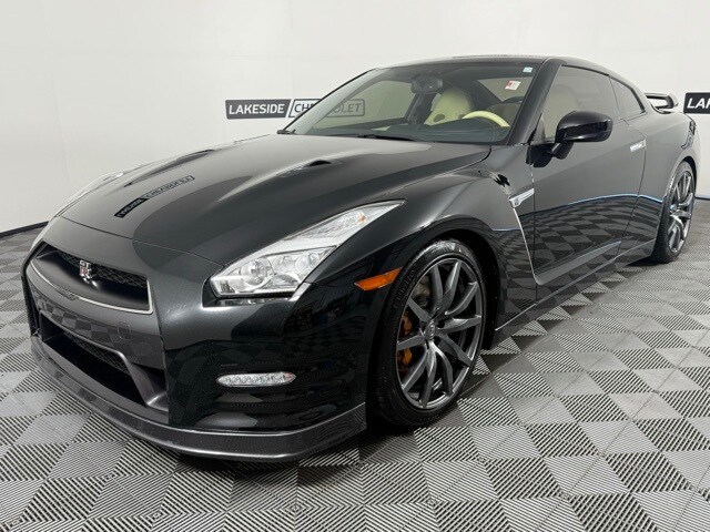 2015 Nissan GT-R Premium photo 2