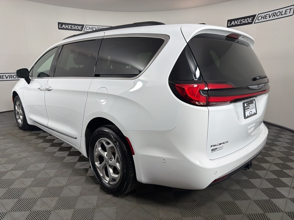 Used 2023 Chrysler Pacifica Limited Minivan/Van