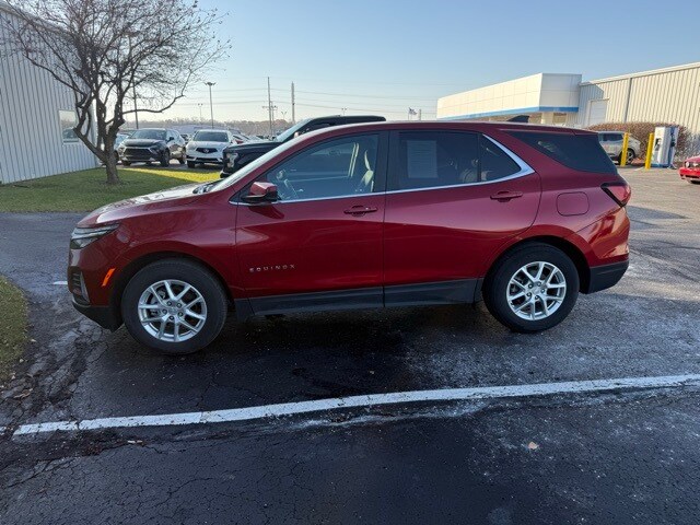 2024 Chevrolet Equinox LT photo 2