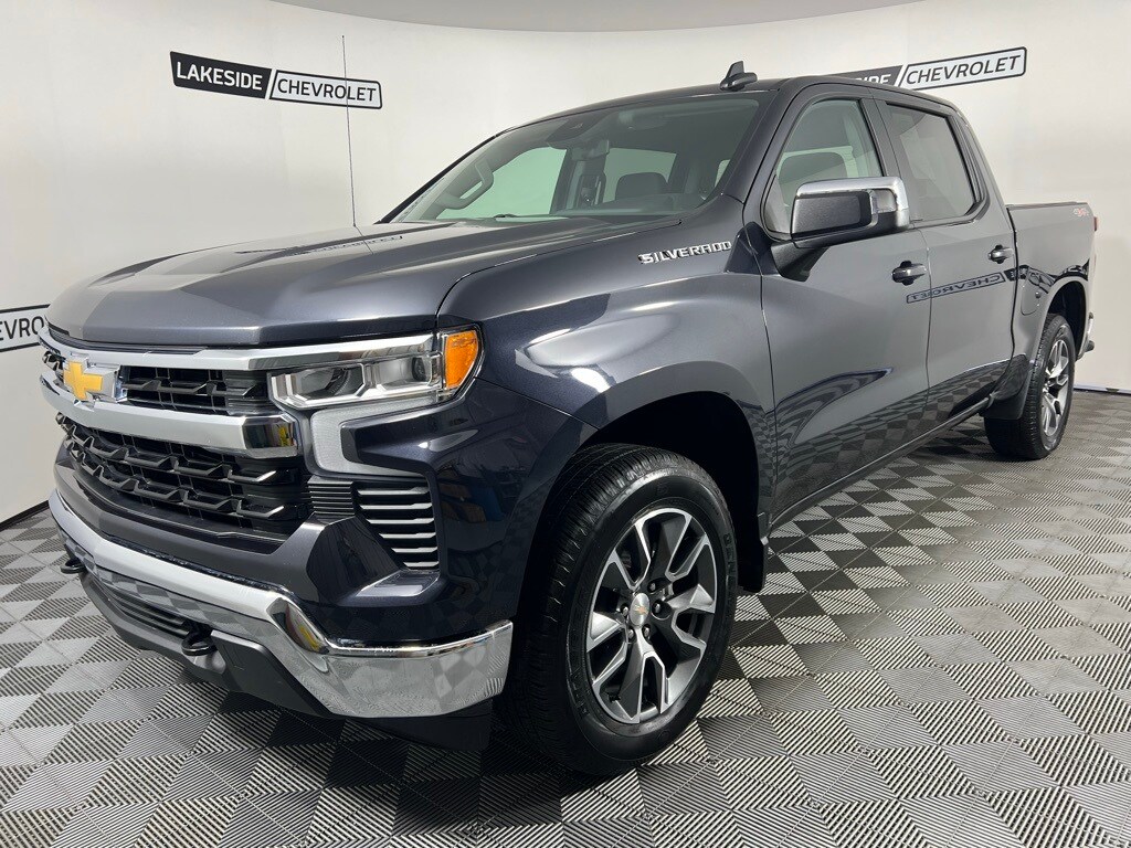 2024 Chevrolet Silverado 1500 LT photo 2
