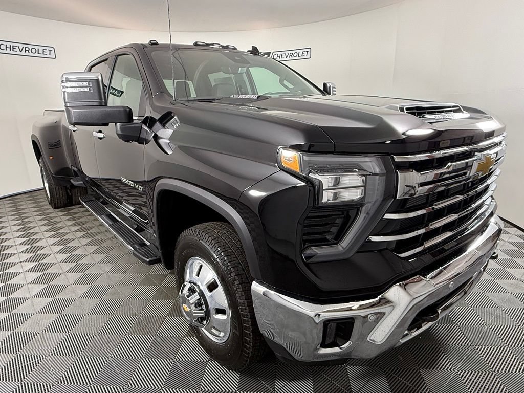 2026 Chevrolet Silverado 3500 HD LTZ - Photo 8