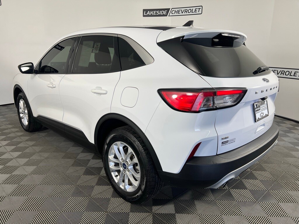 2022 Ford Escape SE photo 3