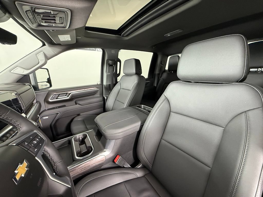 2026 Chevrolet Silverado 3500 HD LTZ - Photo 36