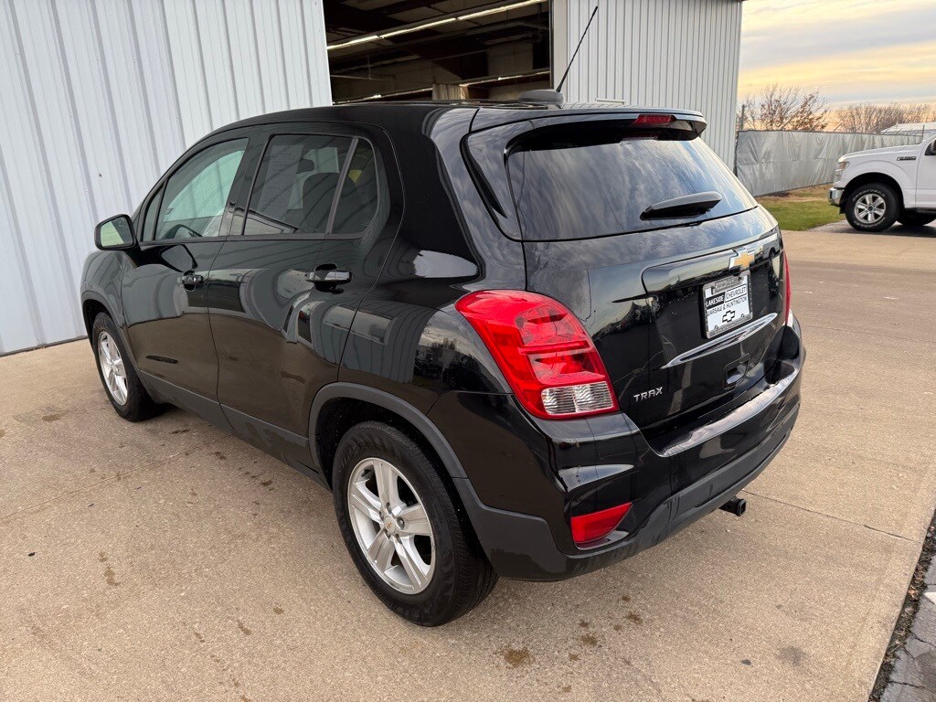2021 Chevrolet Trax LS photo 3