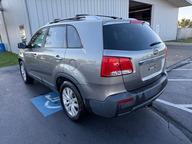 2011 Kia Sorento LX photo 3