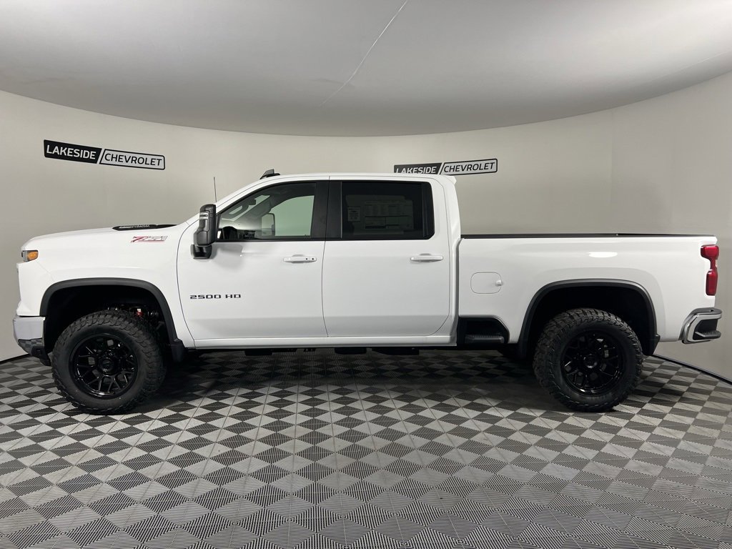 2025 Chevrolet Silverado 2500HD LT photo 3