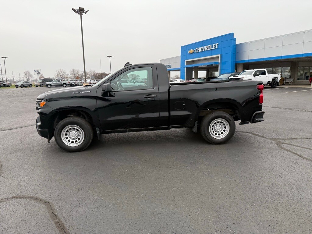 2024 Chevrolet Silverado 1500 photo 2