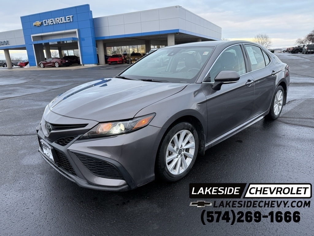 2023 Toyota Camry SE's photo