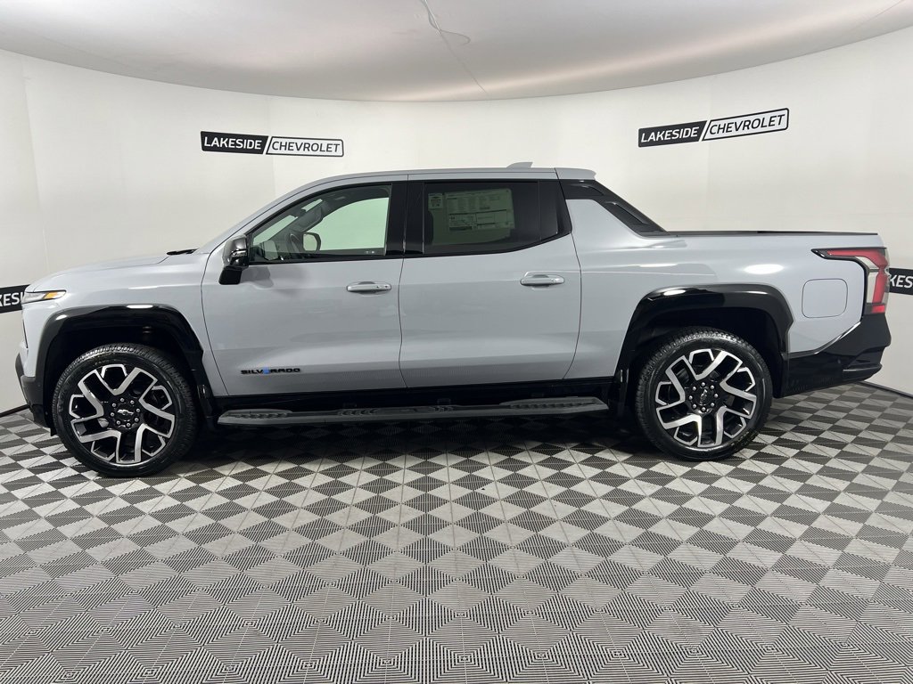 2025 Chevrolet Silverado EV RST photo 3