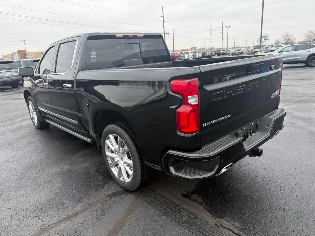 2024 Chevrolet Silverado 1500 High Country photo 3