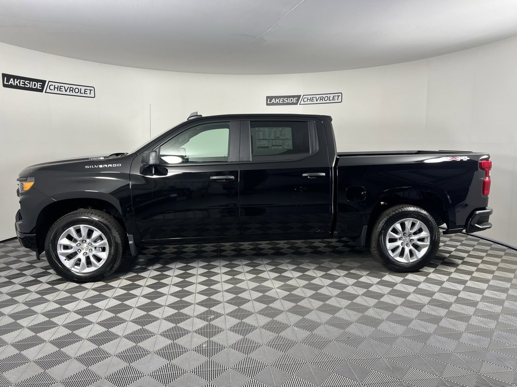 2025 Chevrolet Silverado 1500 Custom photo 3