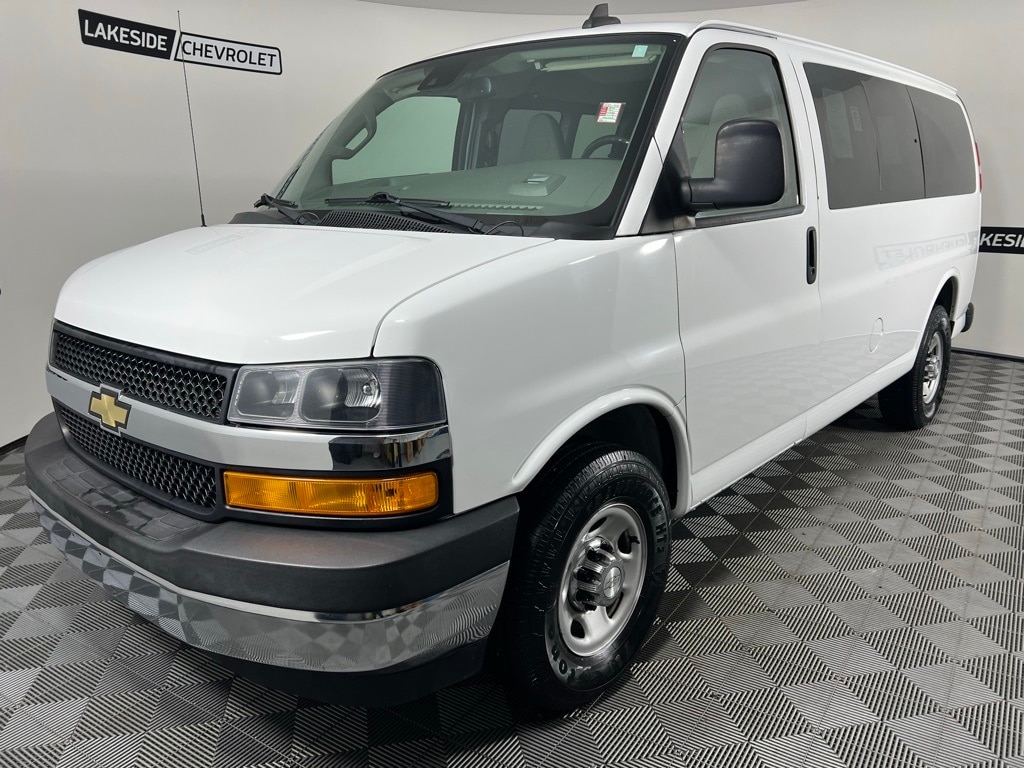 Used 2019 Chevrolet Express Passenger LT with VIN 1GAZGMFP6K1206332 for sale in Warsaw, IN
