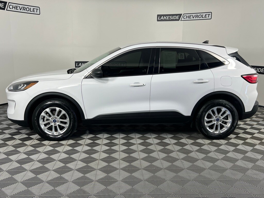 2022 Ford Escape SE photo 2
