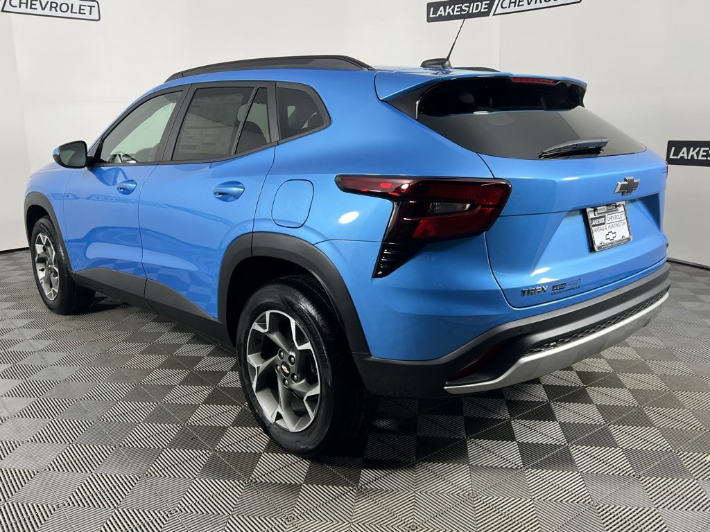 2025 Chevrolet Trax LT photo 4