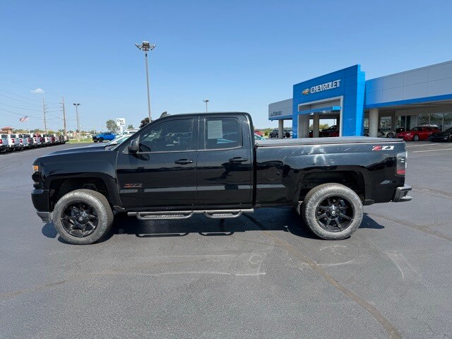 2018 Chevrolet Silverado 1500 LT2 photo 2