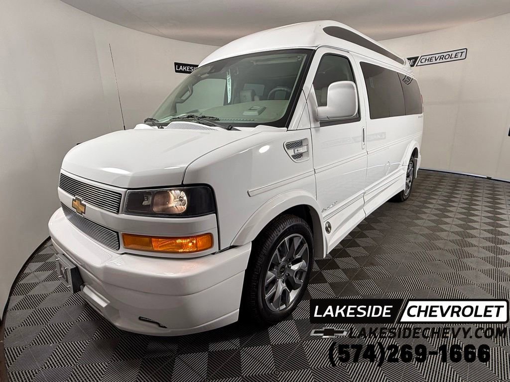 2026 Chevrolet Express 2500 Work Van HD's photo