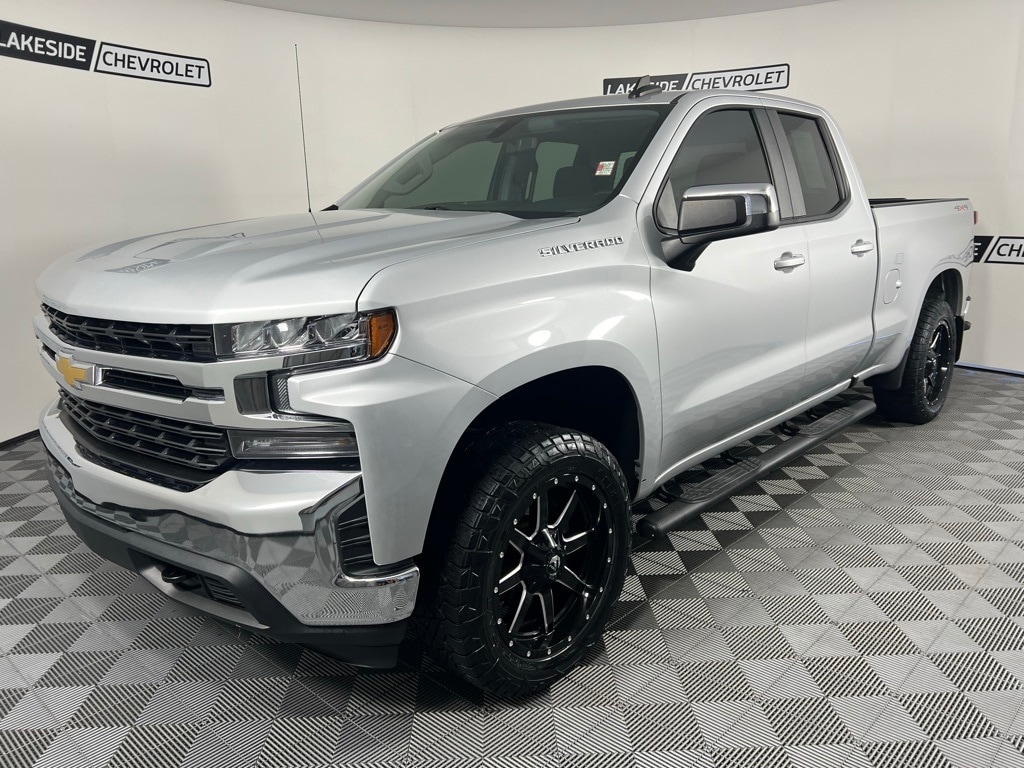 Used 2019 Chevrolet Silverado 1500 LT with VIN 1GCRYDED4KZ180309 for sale in Warsaw, IN