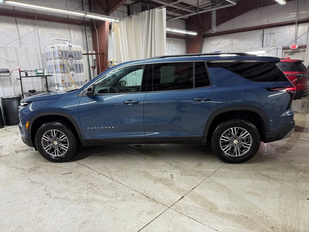 Used 2025 Chevrolet Traverse LT 1LT SUV
