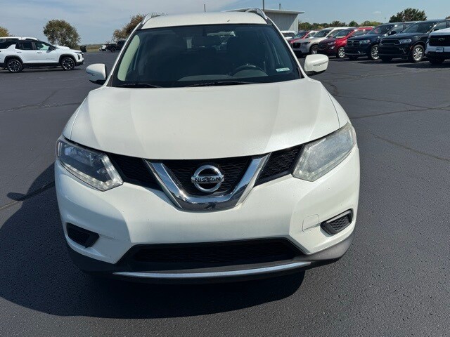 2015 Nissan Rogue SV photo 4