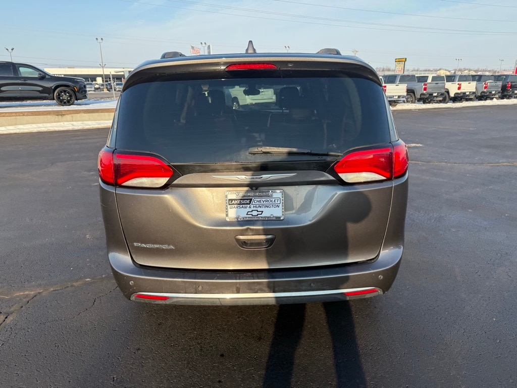 Used 2017 Chrysler Pacifica Touring L Minivan/Van
