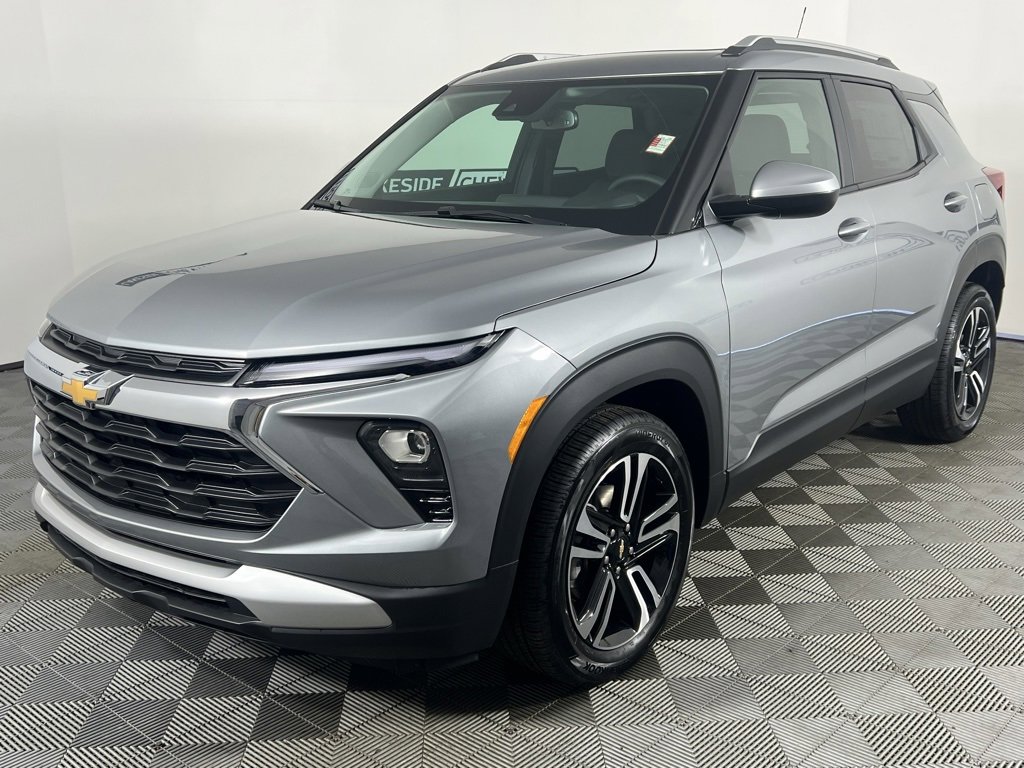 2025 Chevrolet Trailblazer LT photo 2