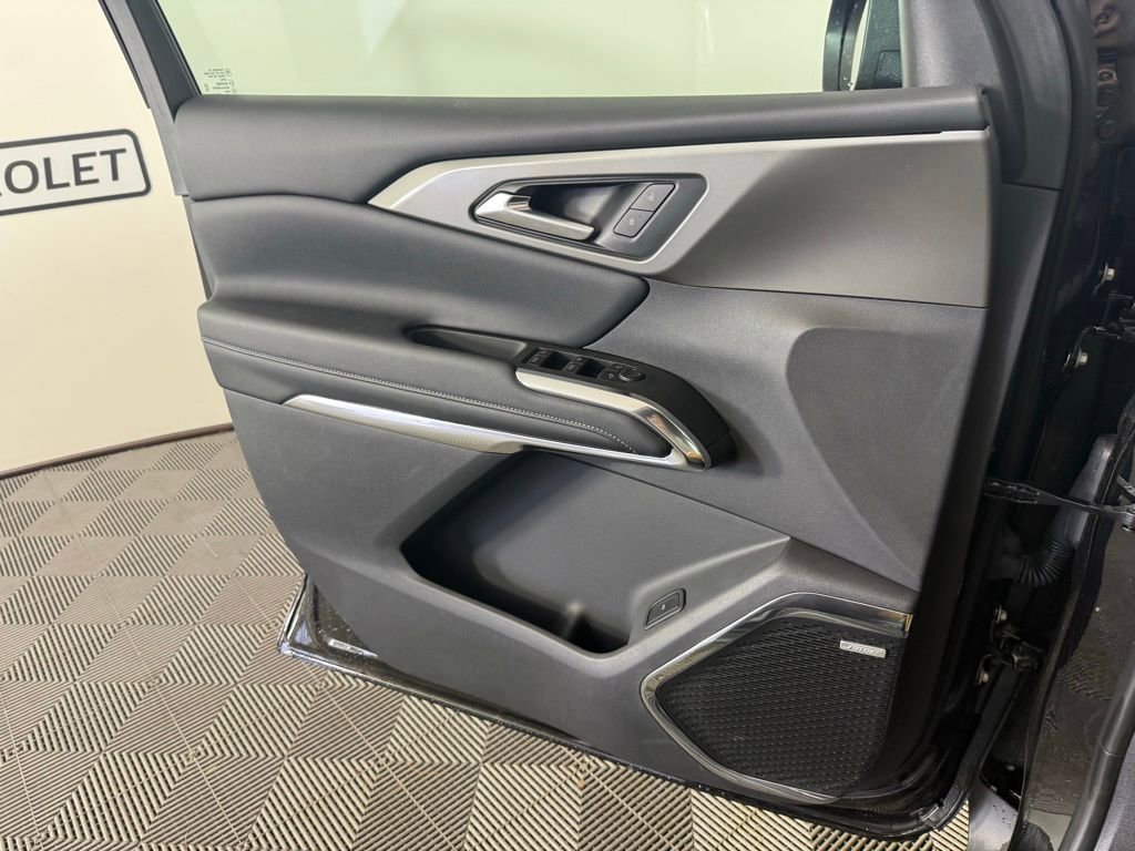 2025 Chevrolet Traverse LT - Photo 13