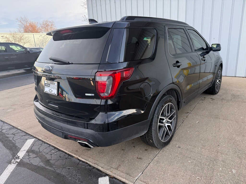 2017 Ford Explorer Sport photo 3