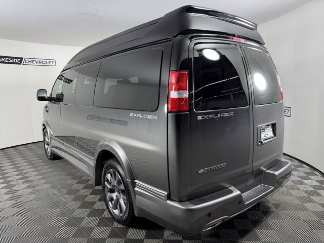 2025 Chevrolet Express Cargo 2500 Van photo 4